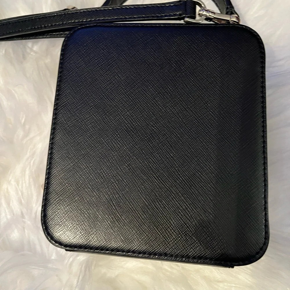 Kate Spade Cat crossbody Purse. Perfect condition, used once or twice. - Picture 9 of 14
